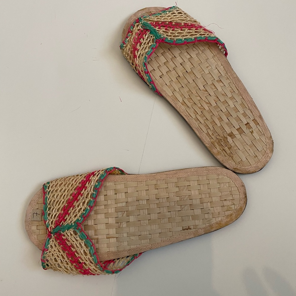 Natural Slippers - Picture 3 of 5